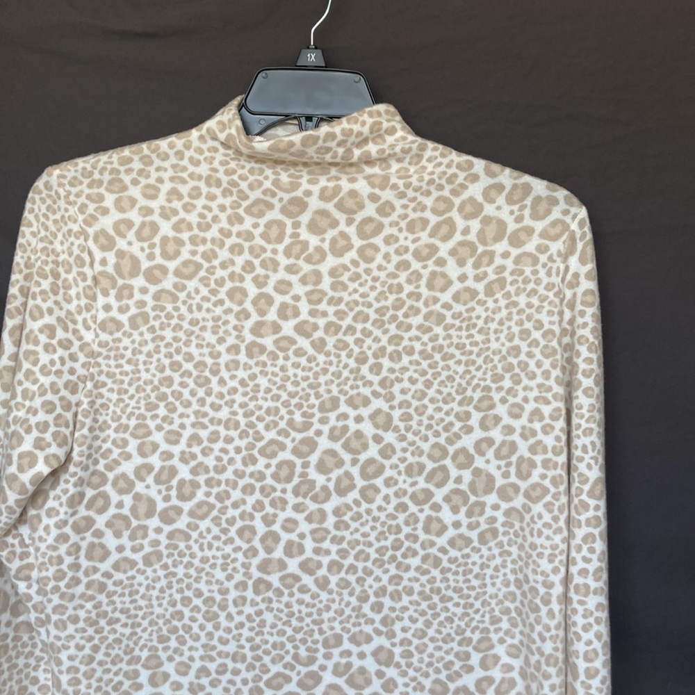 Emily Daniels top mockneck cheetah print animal print neutral PXL - Picture 4 of 15